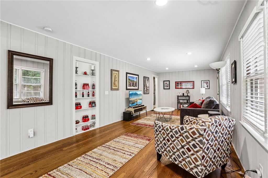 305 Oak Avenue Property Photo 5
