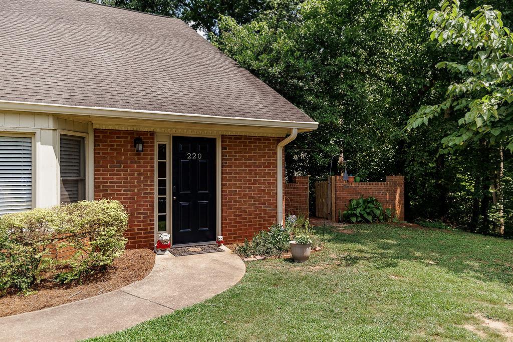 220 Eaglewood Court Property Photo 1