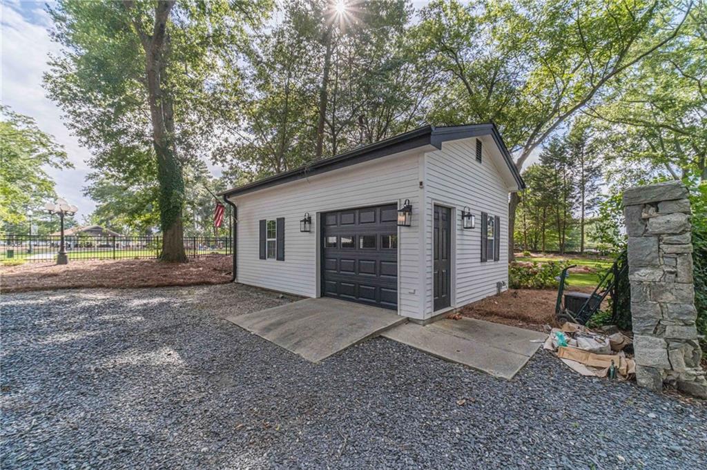 2037 Grayson Highway Property Photo 43