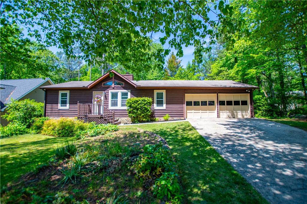 1385 Lakeview Parkway Property Photo 1