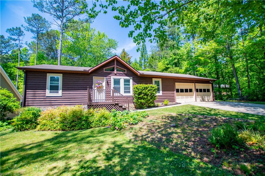 1385 Lakeview Parkway Property Photo 2