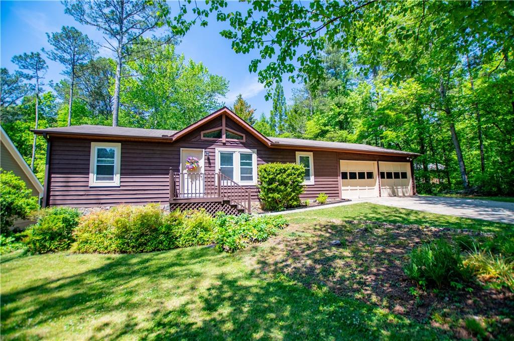 1385 Lakeview Parkway Property Photo 3