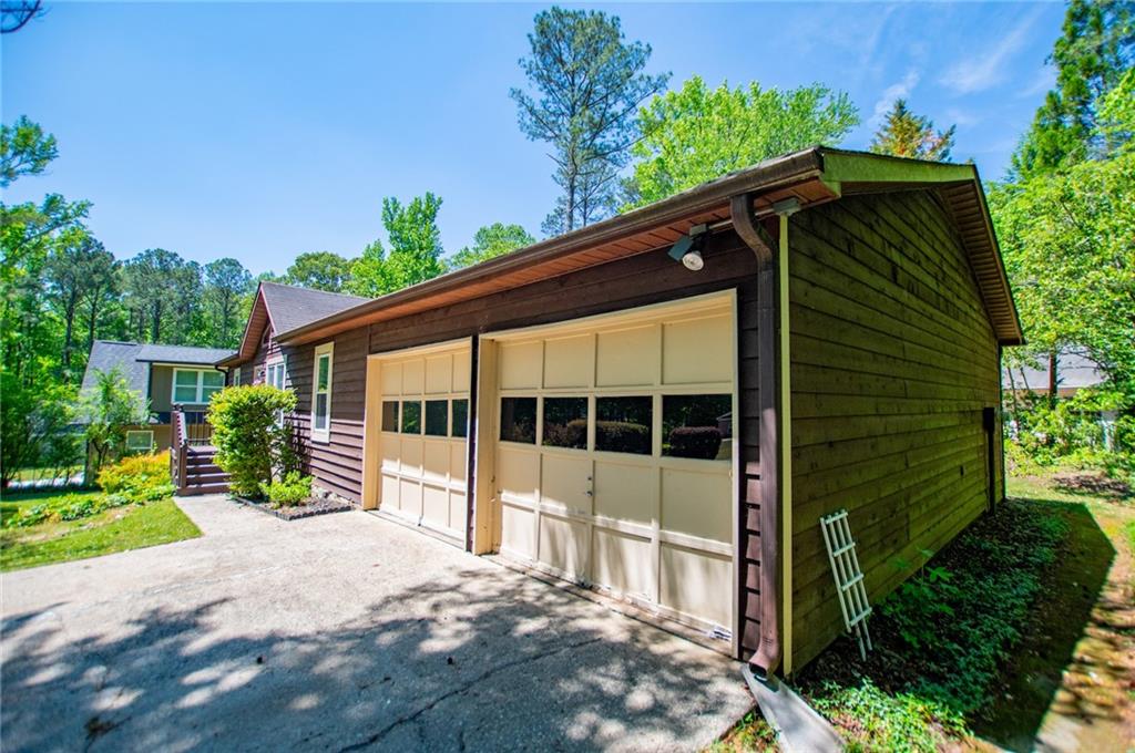 1385 Lakeview Parkway Property Photo 9