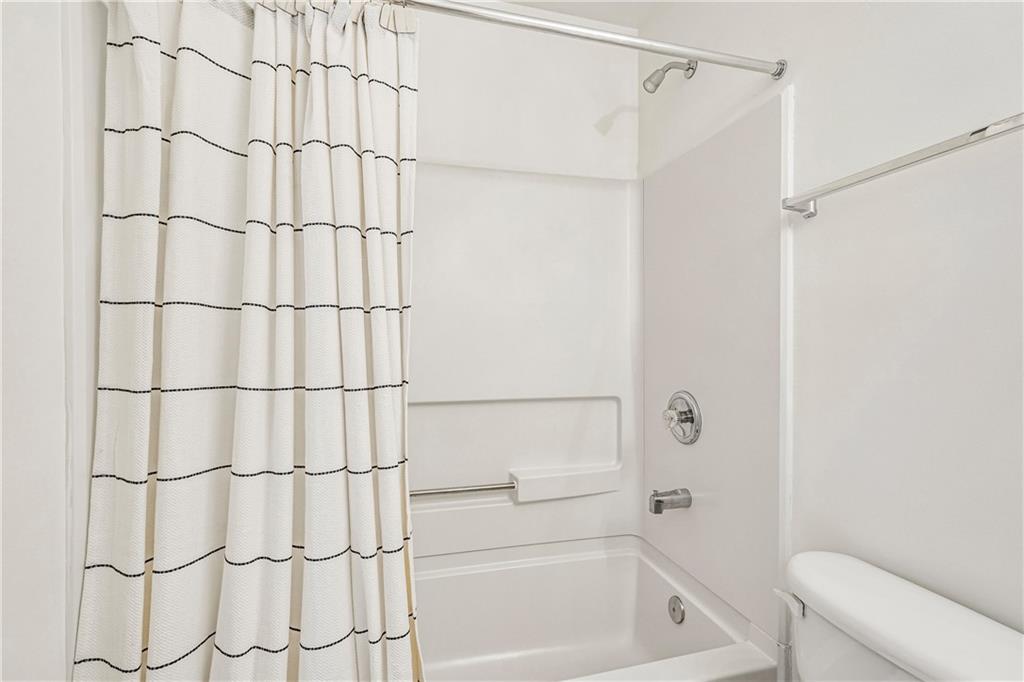 945 Prestwyck Court Property Photo 23