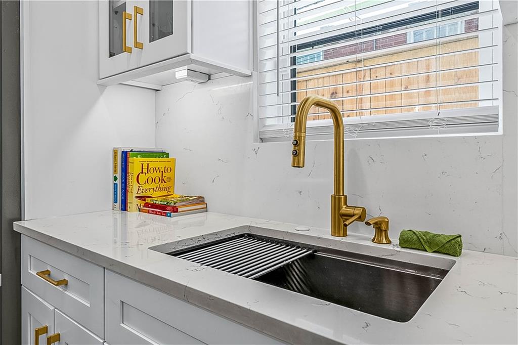 337 Pine Street Ne Unit B Property Photo 16