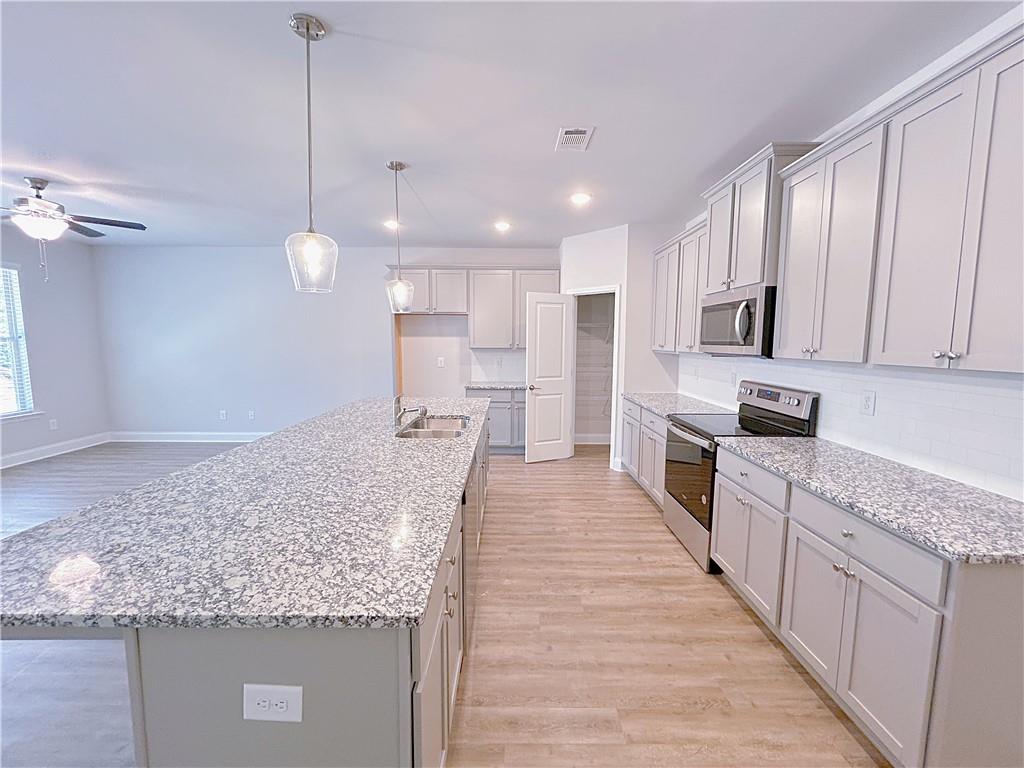 2586 Mills Commons Drive Property Photo 5