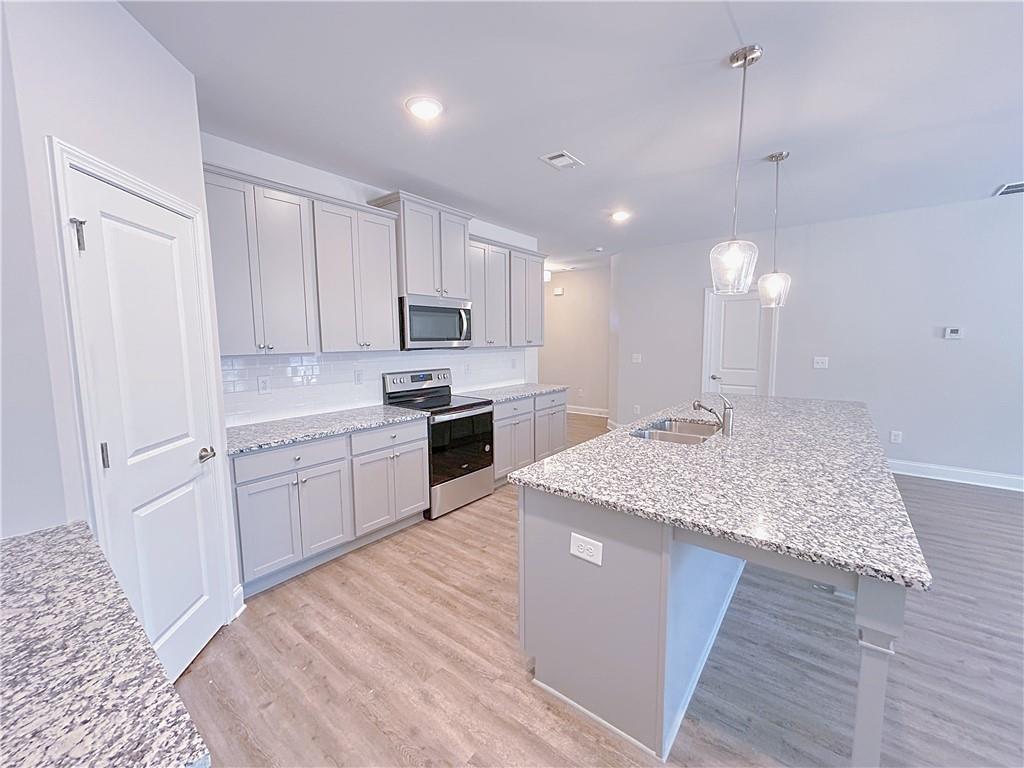 2586 Mills Commons Drive Property Photo 6