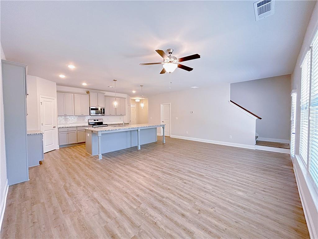 2586 Mills Commons Drive Property Photo 8