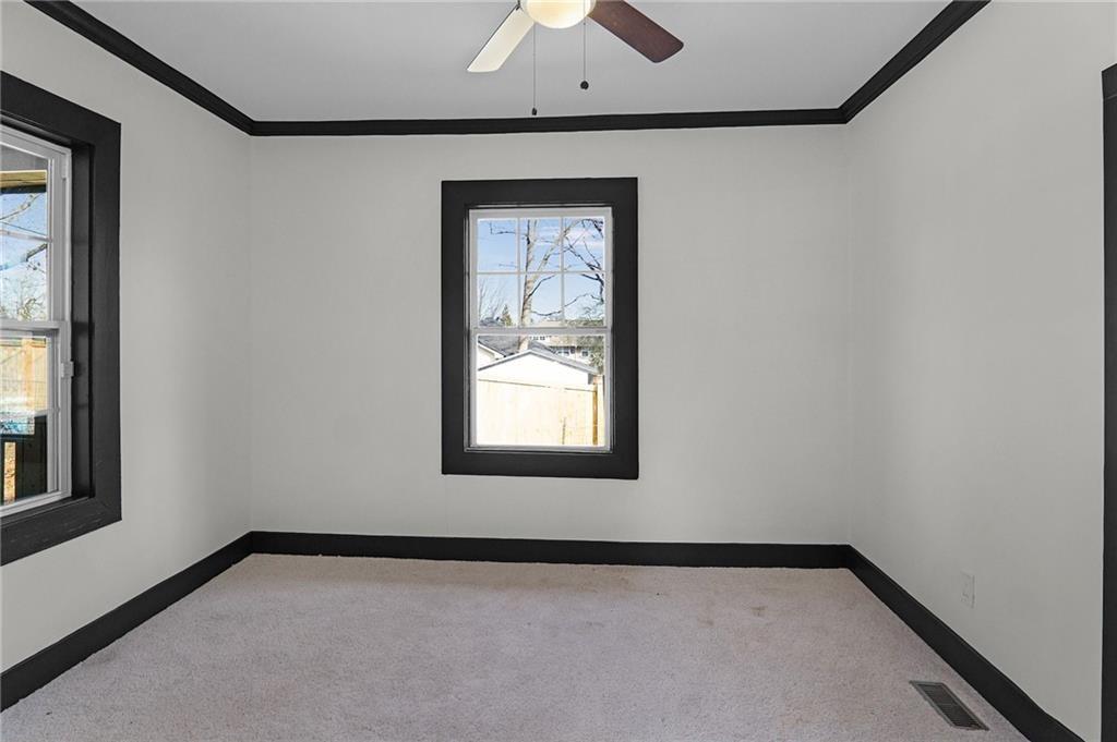 391 S Bend Avenue Se Property Photo 5