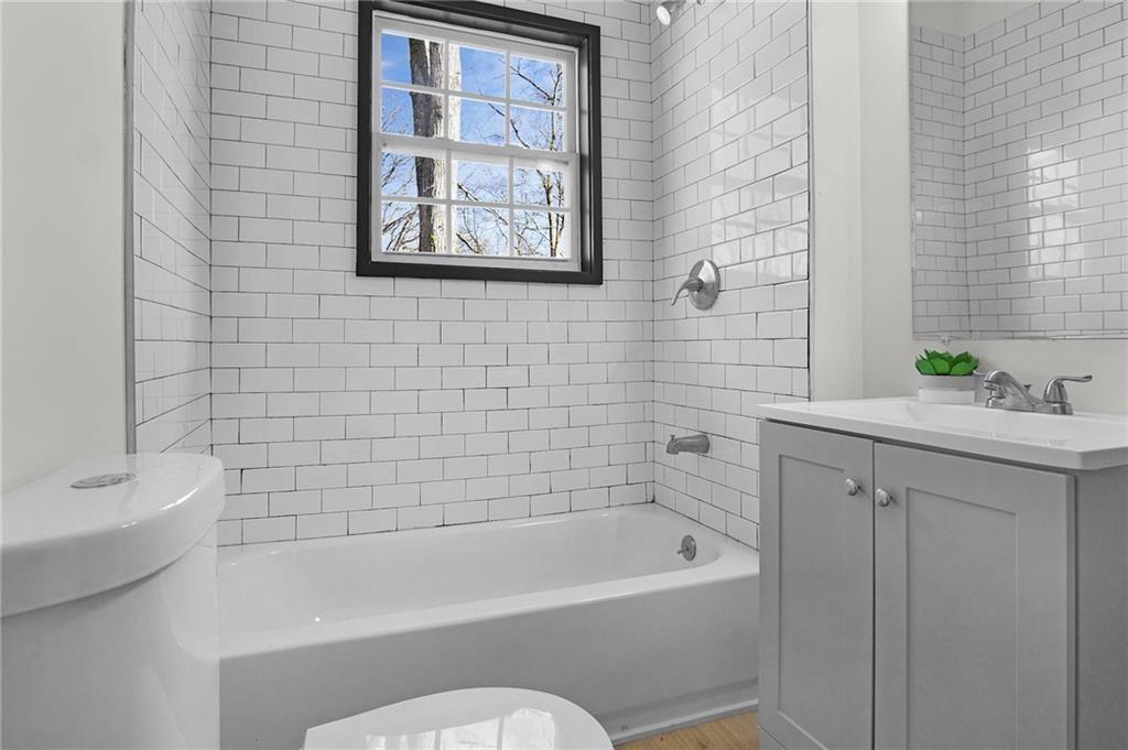 391 S Bend Avenue Se Property Photo 6