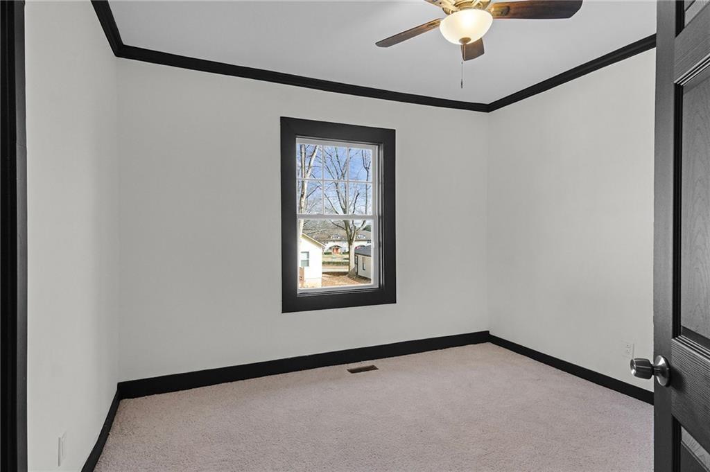 391 S Bend Avenue Se Property Photo 8