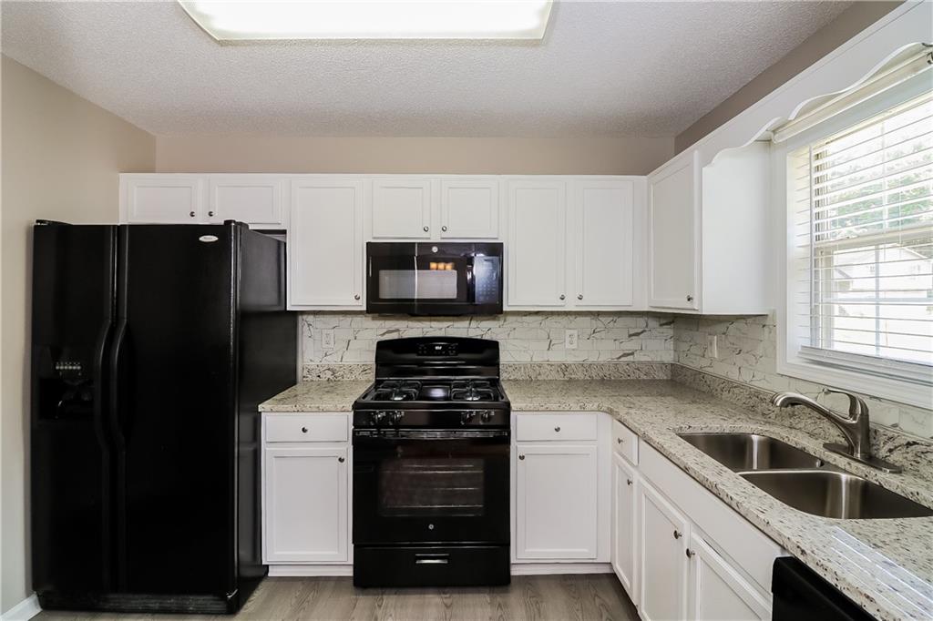 100 Ivy Glen Court Property Photo 2