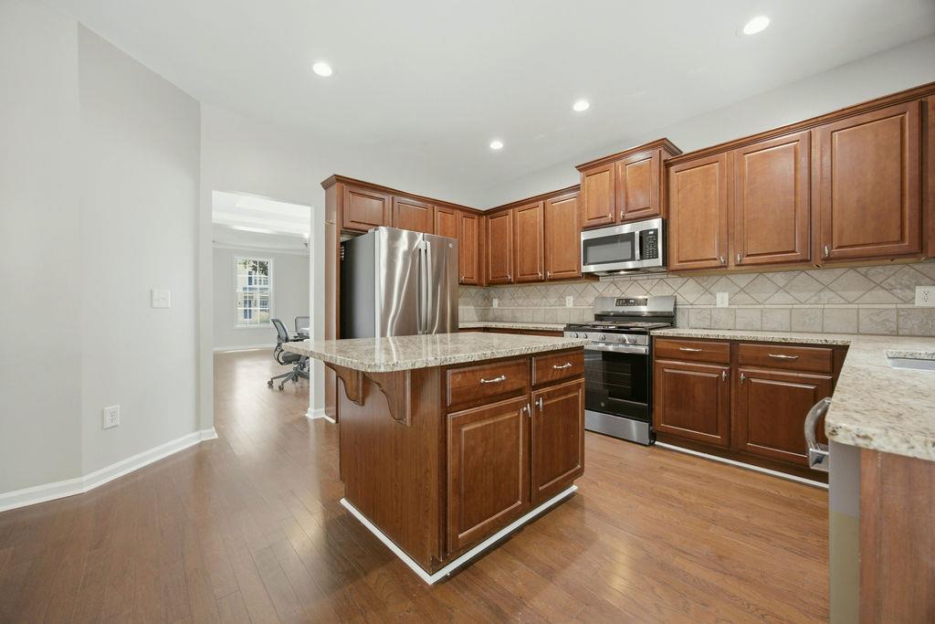 560 Crestmont Lane Property Photo 4