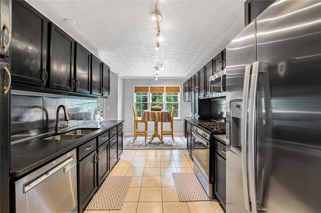 200 Brookhaven Place Property Photo 17