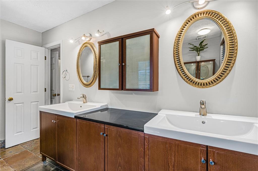 200 Brookhaven Place Property Photo 40