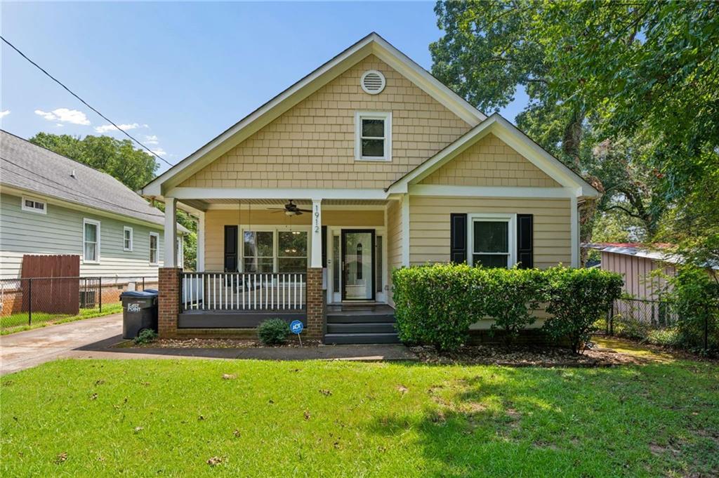 1912 E Farris Avenue Property Photo 1