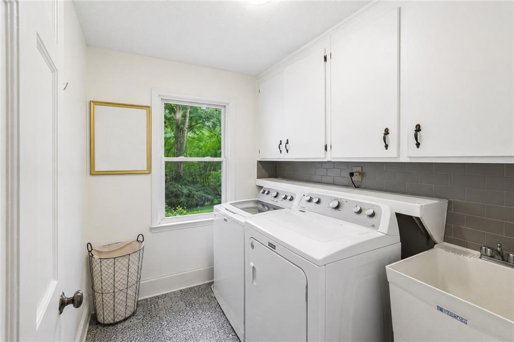 3743 Sawanee Drive Property Photo 17