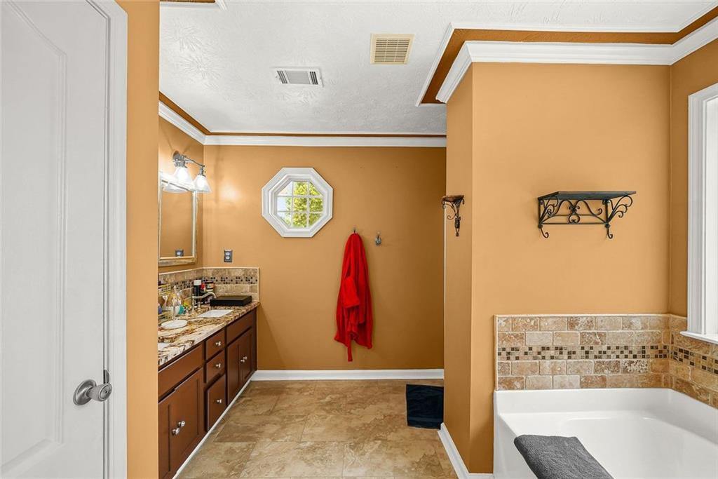 2432 Temple View Drive Property Photo 40
