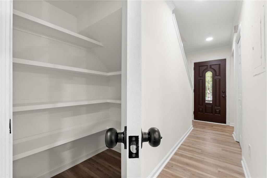 4147 N Gloucester Place Property Photo 8