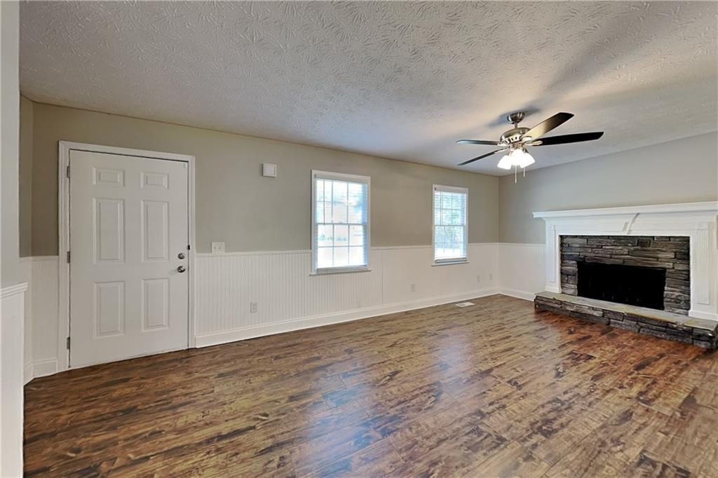 604 Dillon Drive Property Photo 3