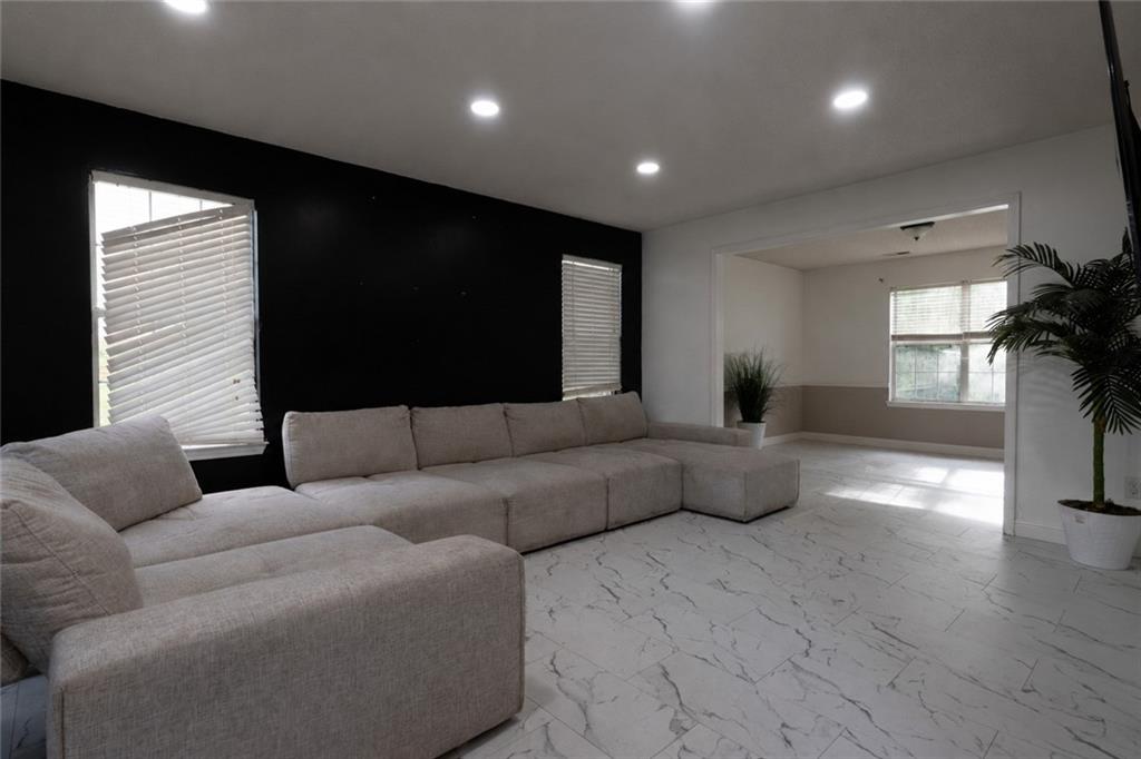 4127 Kingship Drive Property Photo 2