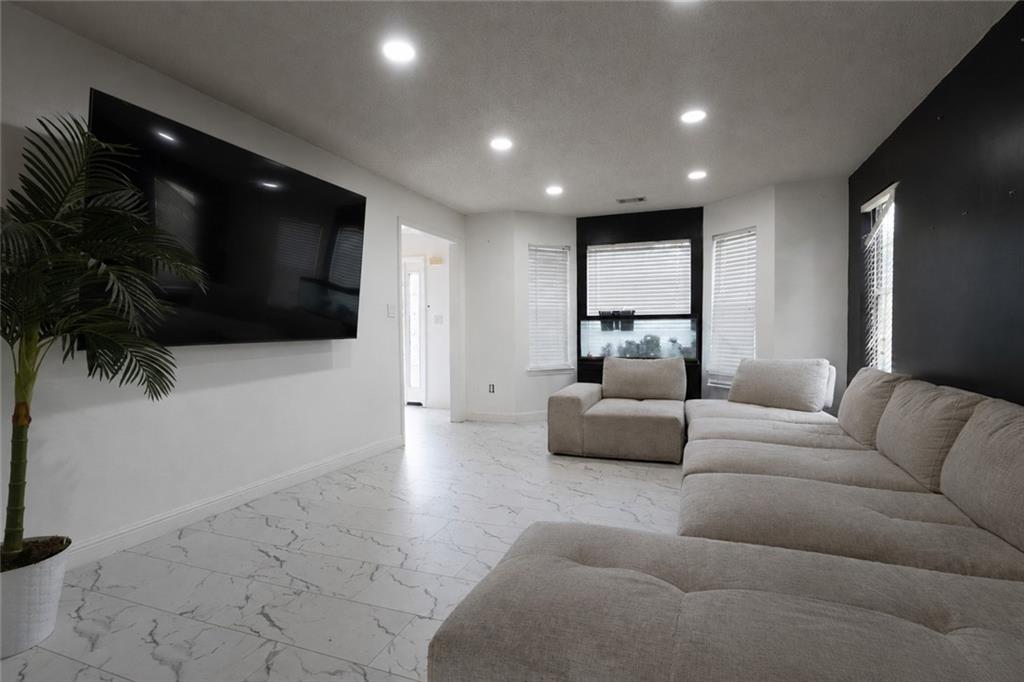 4127 Kingship Drive Property Photo 3