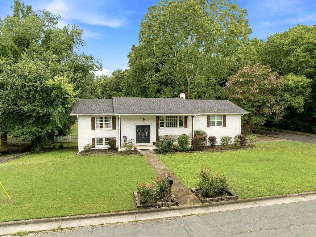 100 Hood Drive Property Photo 1