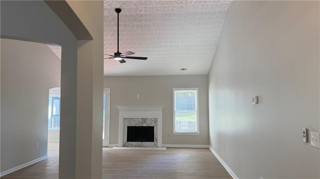 3234 Old Salem Road Se Property Photo 5