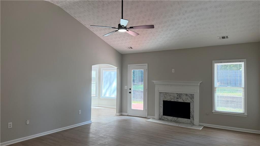 3234 Old Salem Road Se Property Photo 6