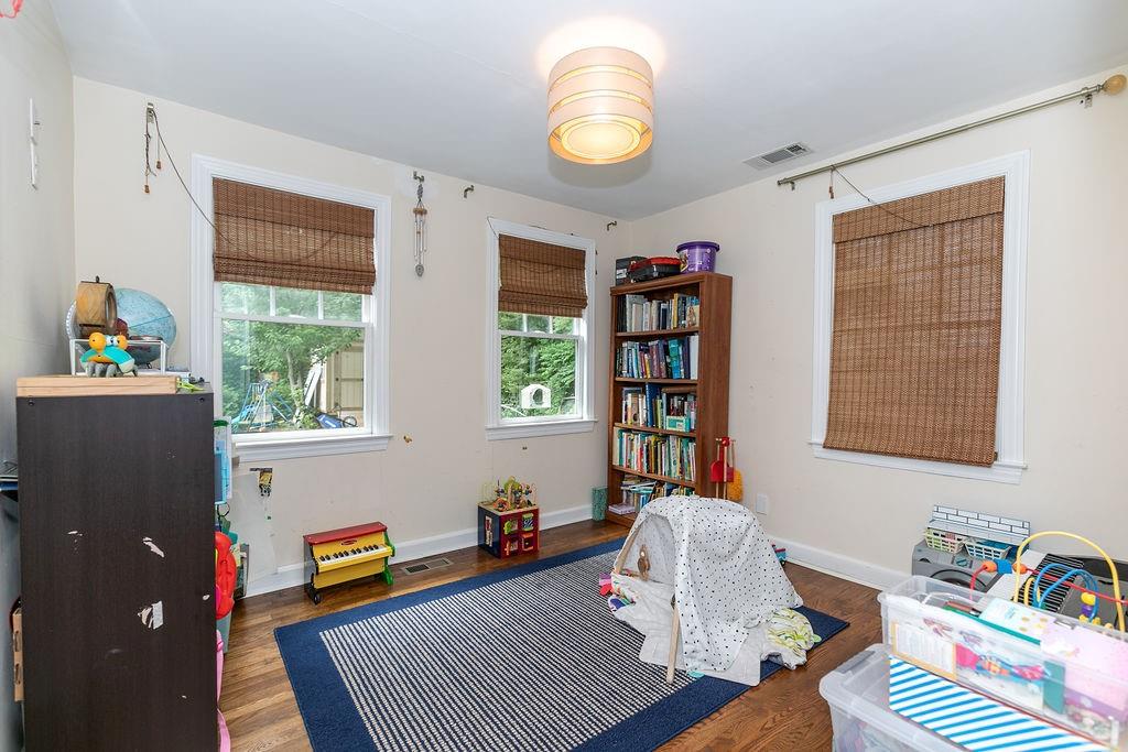 585 Warwick Street Se Property Photo 21