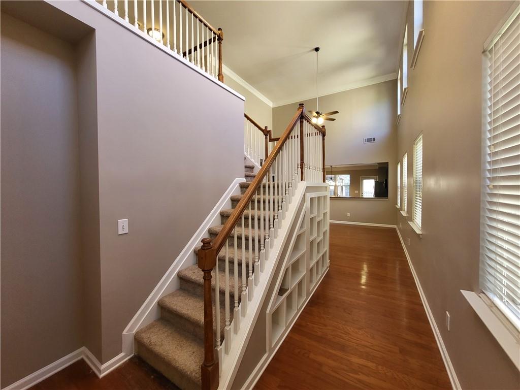 915 Silver Lake Drive Property Photo 2
