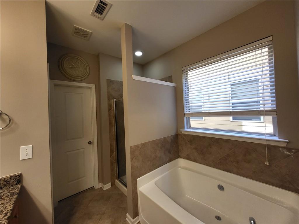 915 Silver Lake Drive Property Photo 8