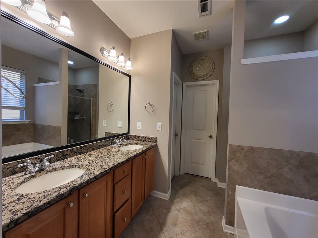 915 Silver Lake Drive Property Photo 9