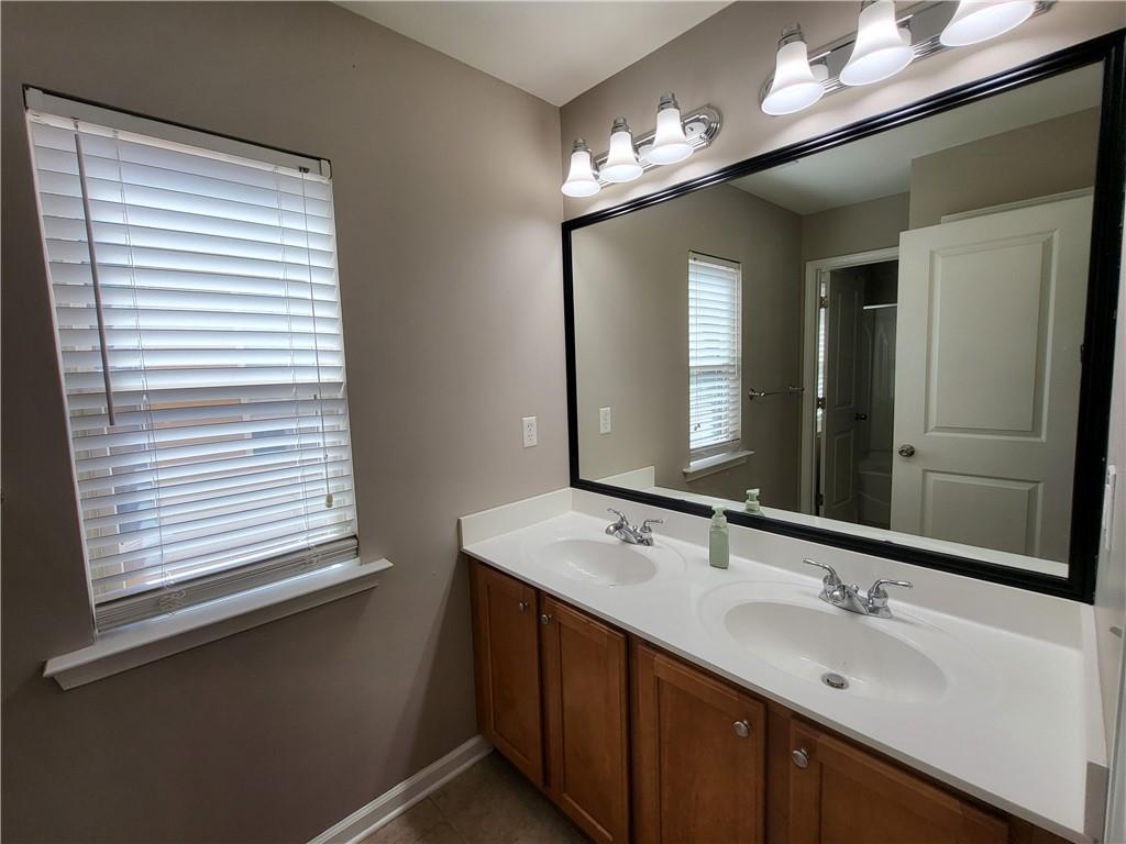 915 Silver Lake Drive Property Photo 12