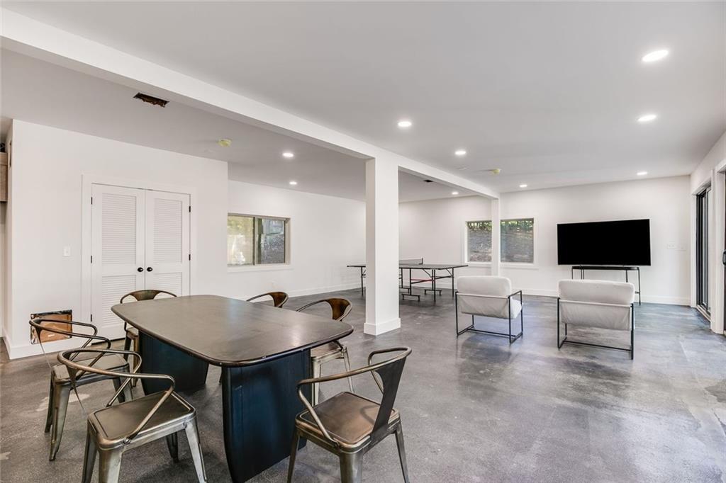 40 Crowe Road Property Photo 9