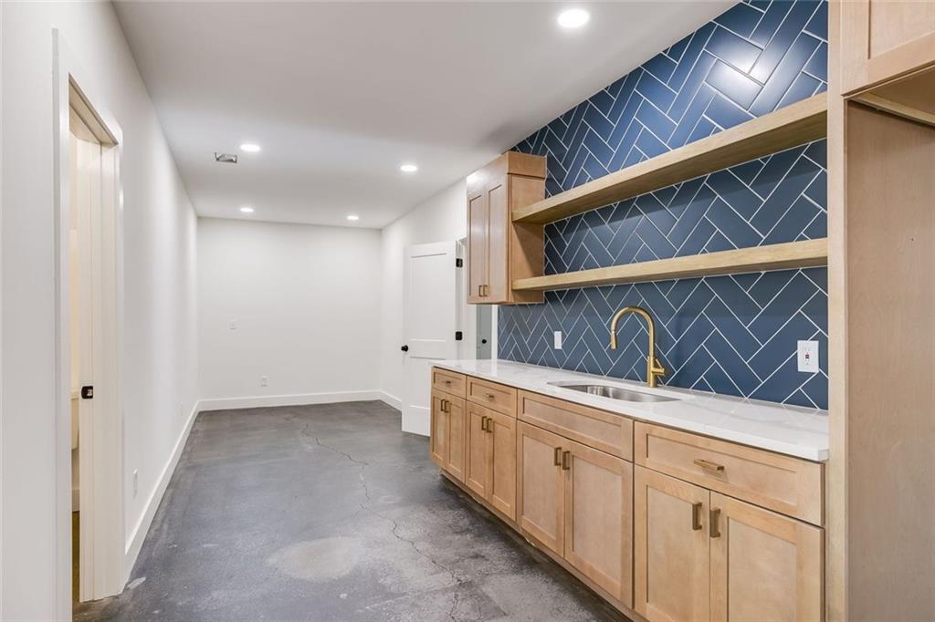 40 Crowe Road Property Photo 10