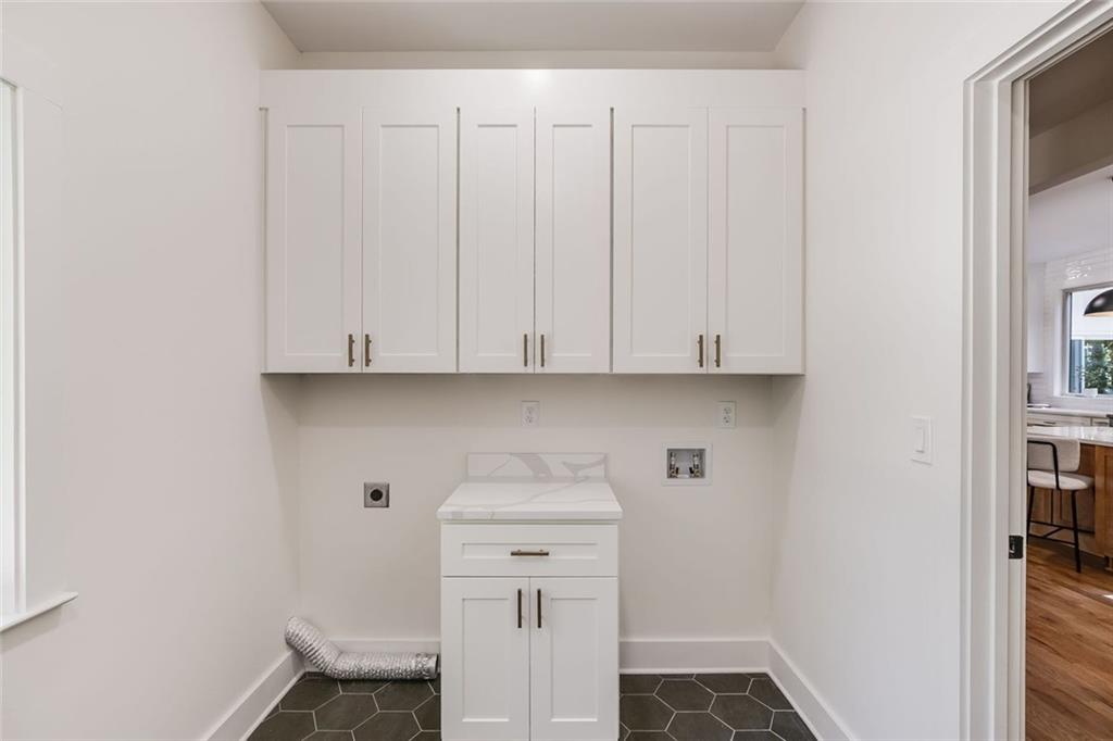 40 Crowe Road Property Photo 38