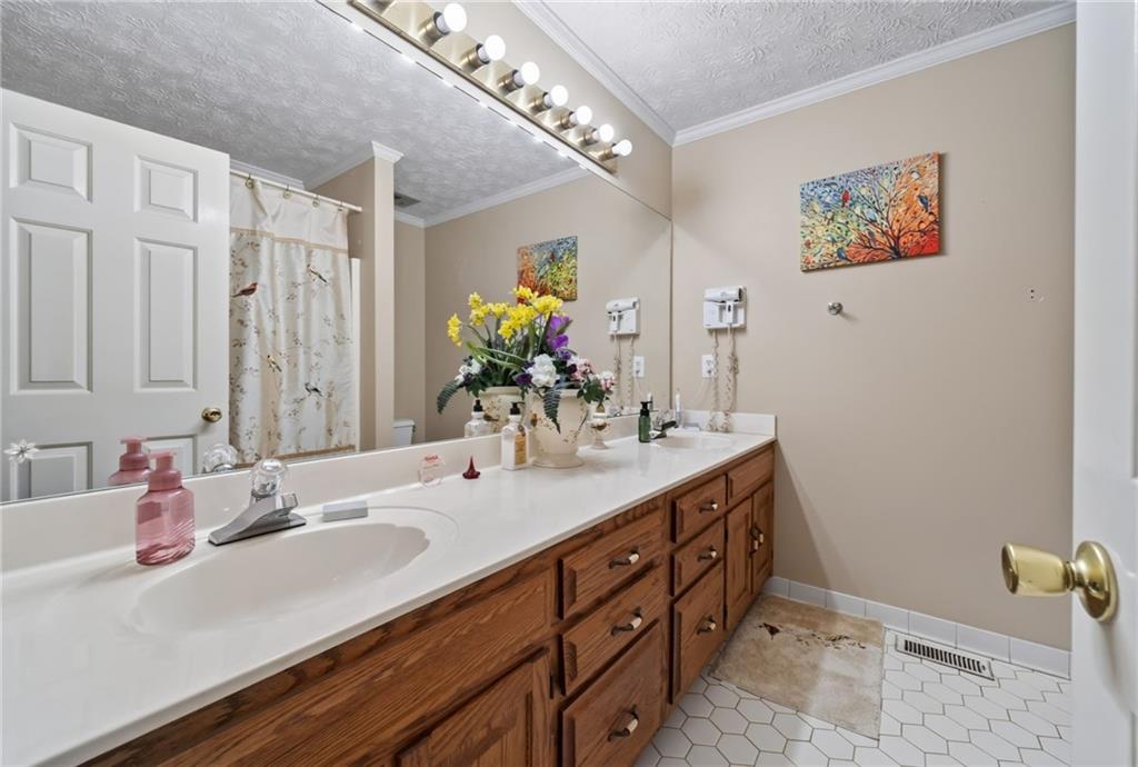 186 Kingston Road Property Photo 28