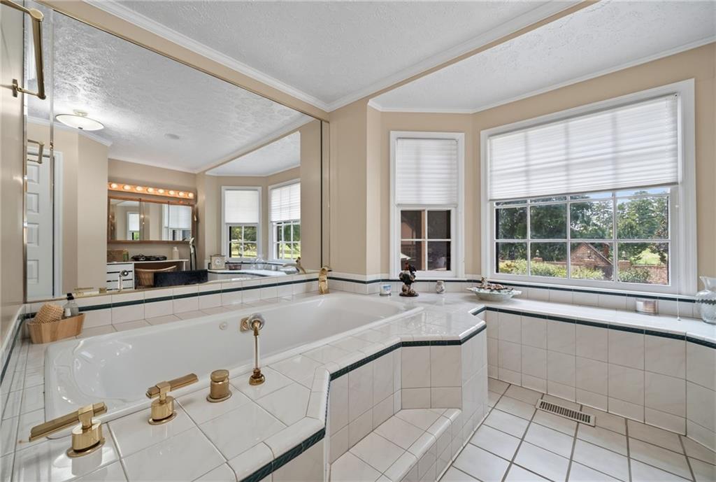 186 Kingston Road Property Photo 39