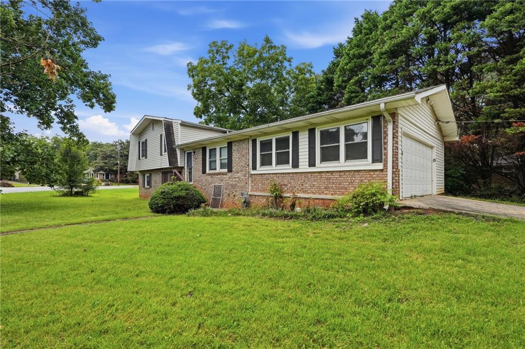 305 Mercer Drive Property Photo 2