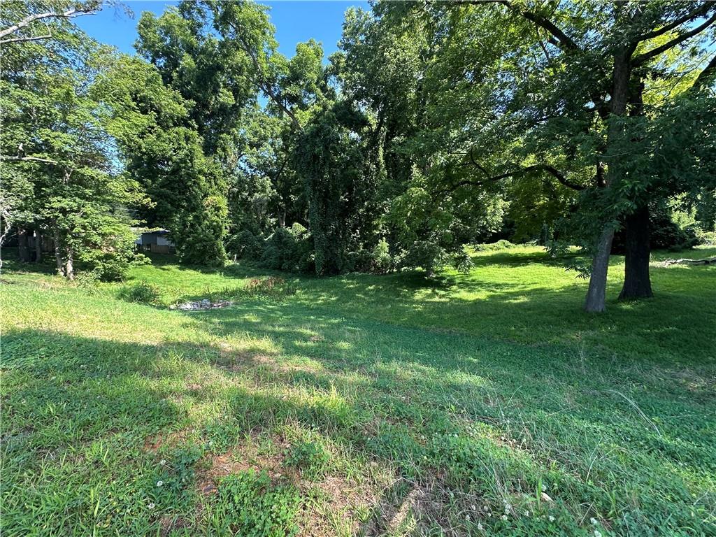 4490 Northside Drive Property Photo 2