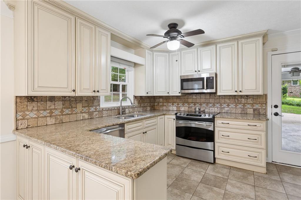 4165 Westview Street Property Photo 11