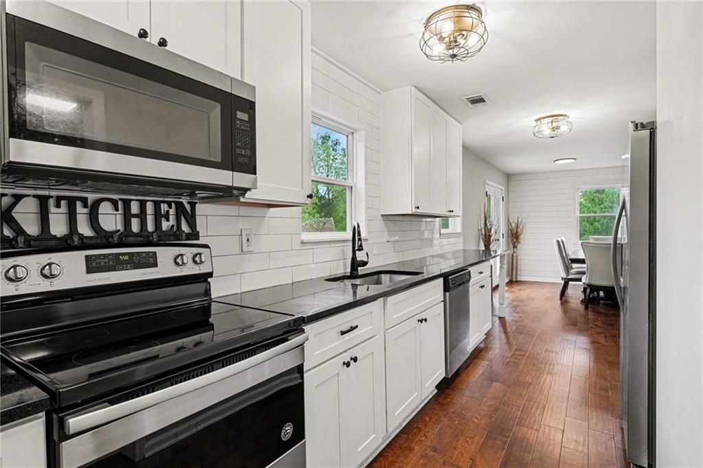 2955 Peeksville Road Property Photo 4