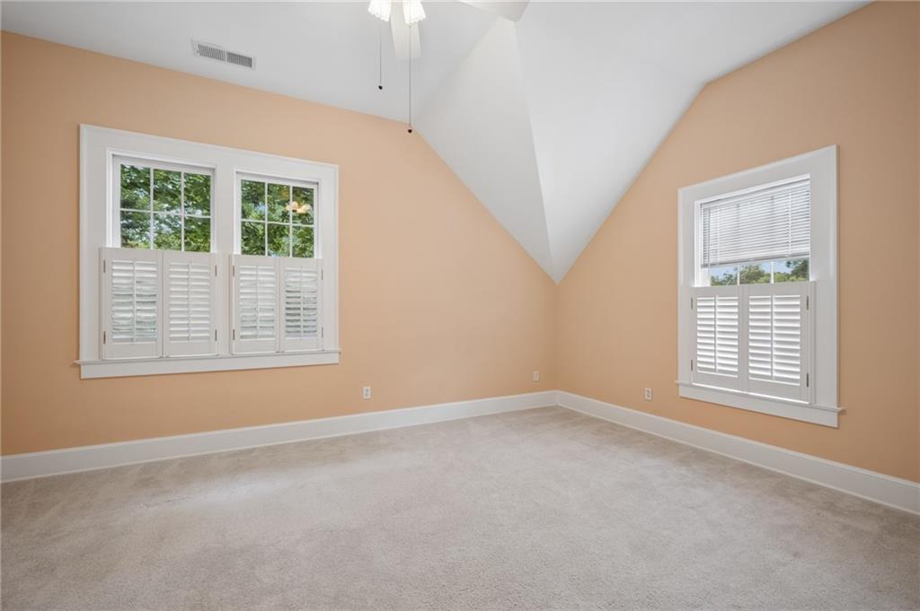 211 Greenwood Circle Property Photo 17