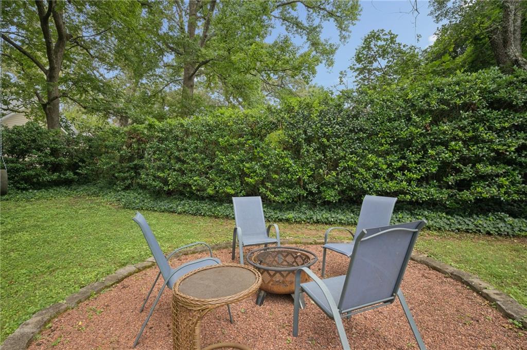 211 Greenwood Circle Property Photo 18