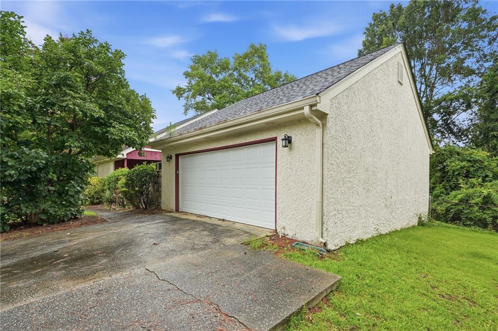 1384 Huntsmen Glen Property Photo 2