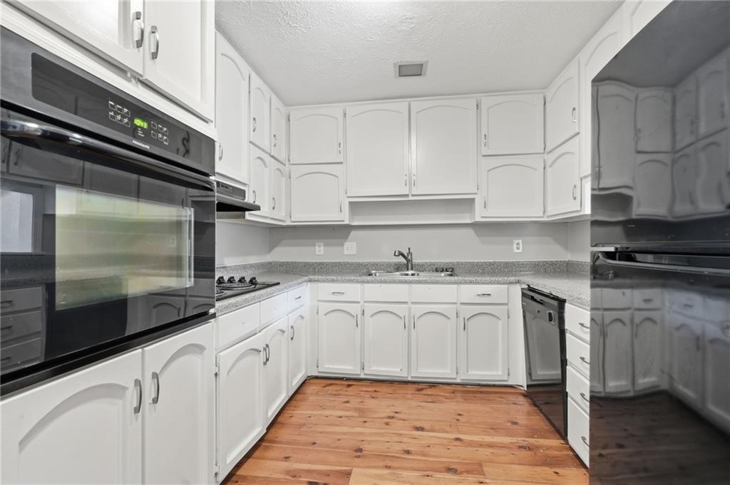 1384 Huntsmen Glen Property Photo 12