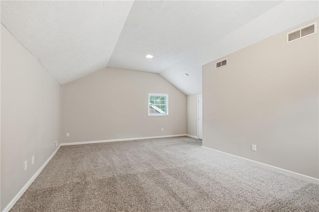 1384 Huntsmen Glen Property Photo 25