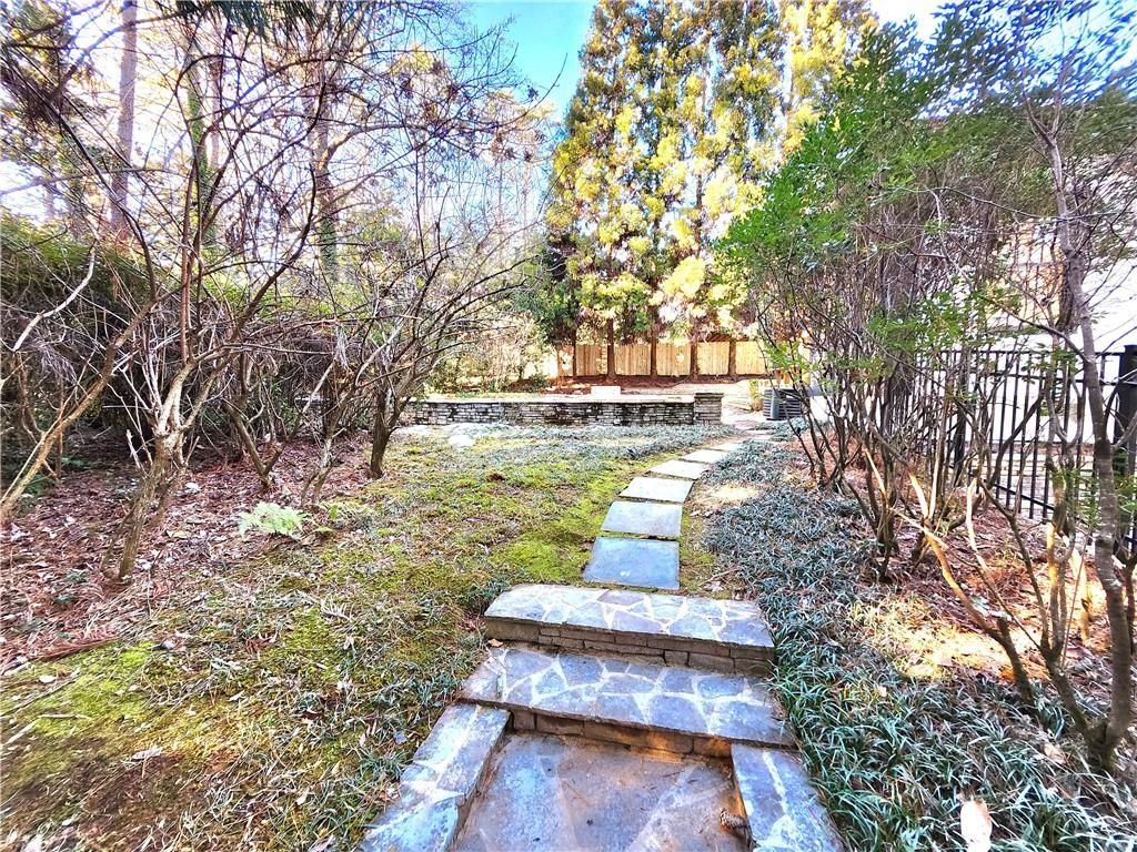 4044 Northside Drive Property Photo 7