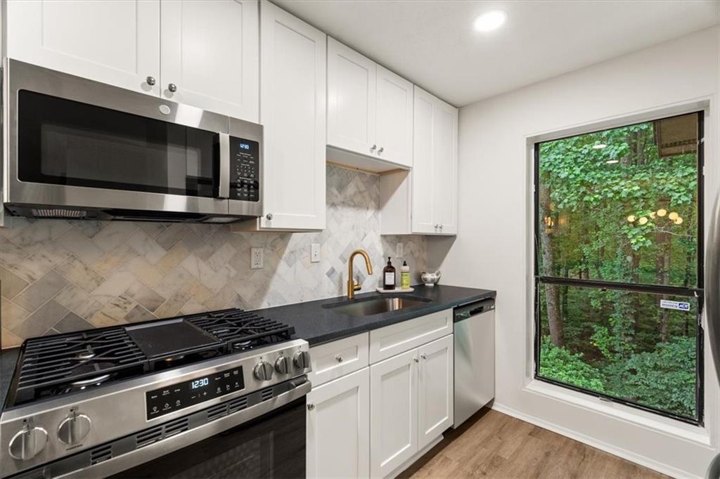 804 Woodcliff Drive Property Photo 8